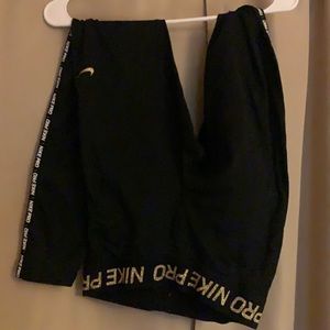 Small Nike Pro leggings